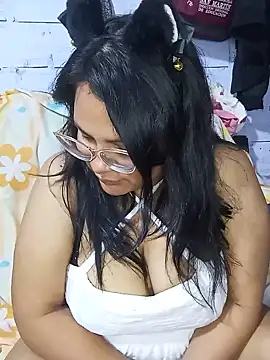 Snapshot of celeste122595 chatting on July 15, 4:07 am celeste122595 online show from July 15, 4:07 am