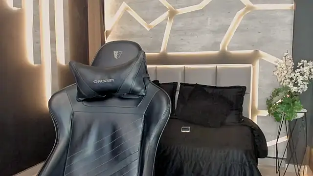 ArohomLester online show from November 9, 10:46 am