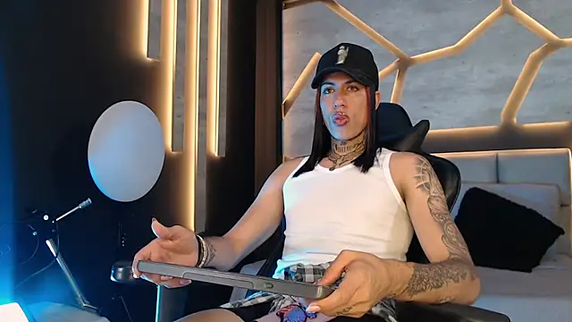 ArohomLester online show from December 14, 5:18 pm