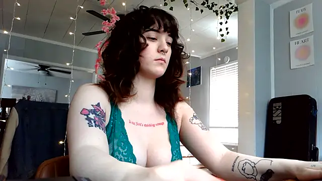 Trickylucy555 online show from March 17, 7:06 pm