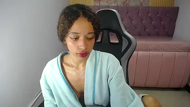 Snapshot of melody11_s chatting on August 6, 8:16 am melody11 s online show from August 6, 8:16 am