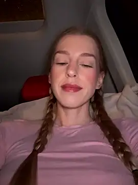 kira mia online show from January 13, 4:23 pm