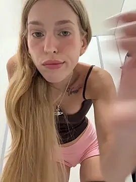 kira mia online show from April 9, 4:34 pm