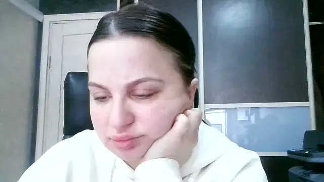 Snapshot of Denalynn chatting on March 1, 1:29 am Denalynn online show from March 1, 1:29 am