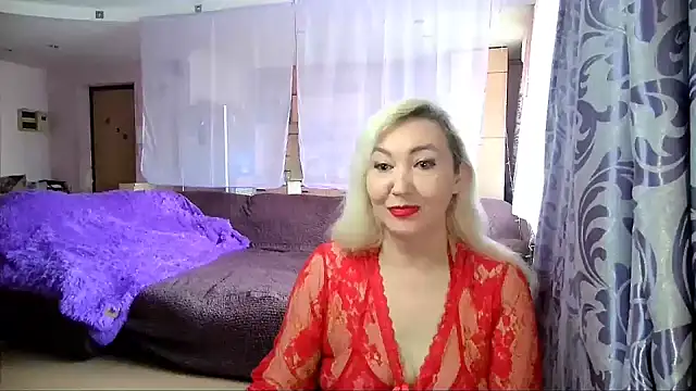 Snapshot of LadyKriss chatting on November 12, 7:20 am LadyKriss online show from November 12, 7:20 am