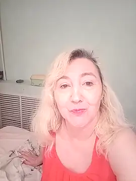 Snapshot of LadyKriss chatting on February 21, 8:43 pm LadyKriss online show from February 21, 8:43 pm