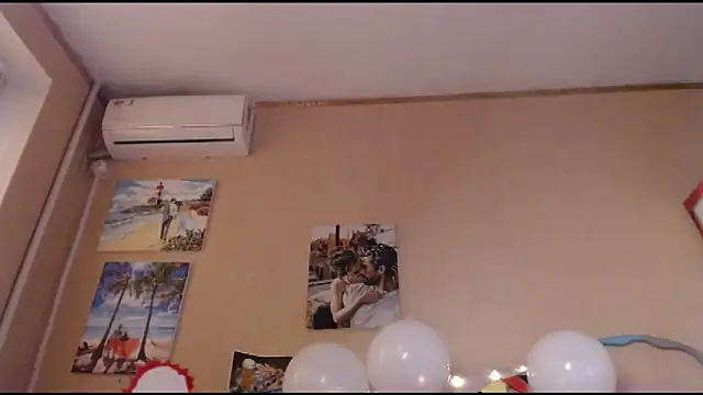 Snapshot of GloriaUpperLove chatting on September 25, 6:17 am GloriaUpperLove online show from September 25, 6:17 am