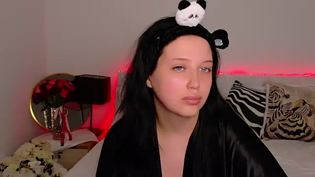 Felicia Herceg online show from November 2, 5:48 pm