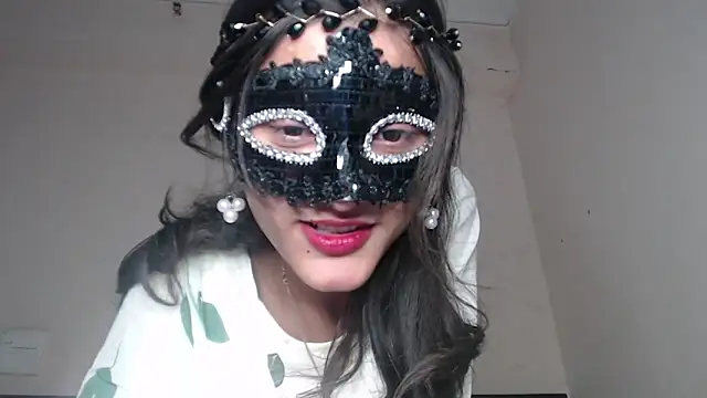 Hottie hania online show from February 6, 6:33 pm