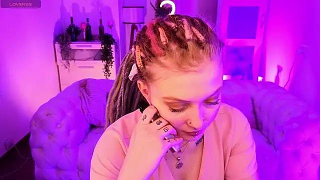 Kiki shay online show from November 19, 1:33 pm