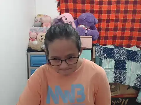 Snapshot of Kinkybela2025 chatting on November 2, 10:06 am Kinkybela2025 online show from November 2, 10:06 am