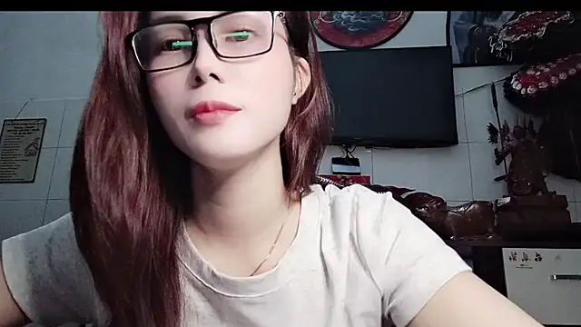 Snapshot of Family-Lovee chatting on April 23, 3:36 pm Family-Lovee online show from April 23, 3:36 pm
