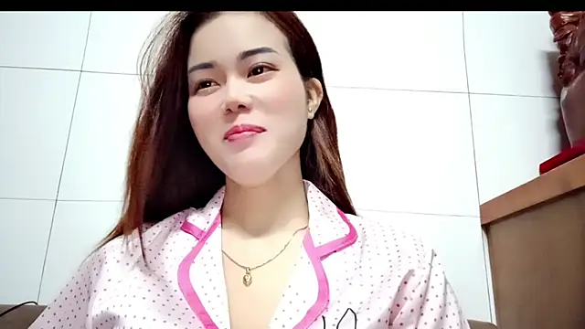 Snapshot of Family-Lovee chatting on April 24, 5:04 pm Family-Lovee online show from April 24, 5:04 pm