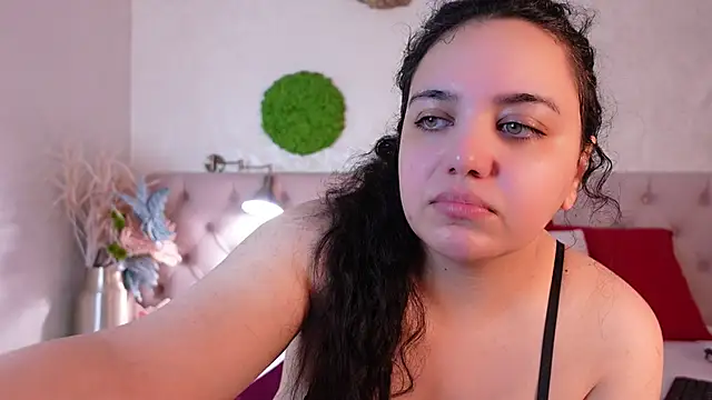 MoniqueJade online show from November 8, 7:45 pm