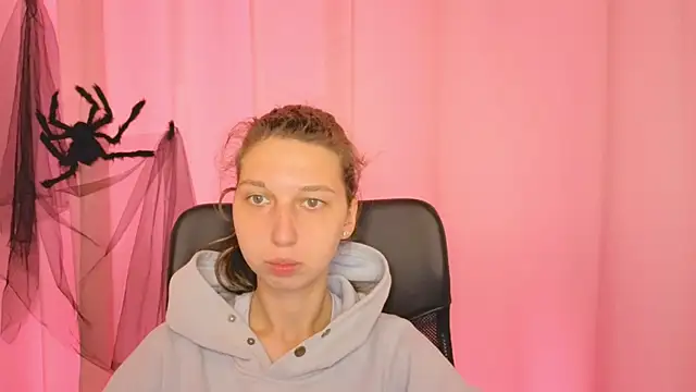 CuteEllii online show from November 6, 11:11 am