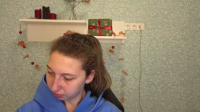 CuteEllii online show from December 16, 5:12 am