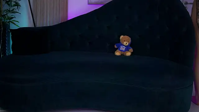 LaraSynn online show from November 6, 9:32 am