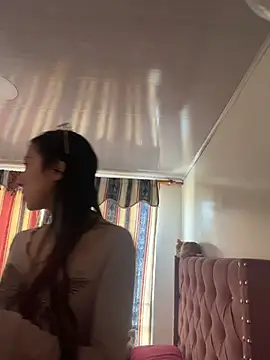 Violeet-Smith online show from February 6, 7:50 pm