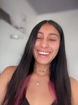 Violeet-Smith online show from March 21, 3:15 pm