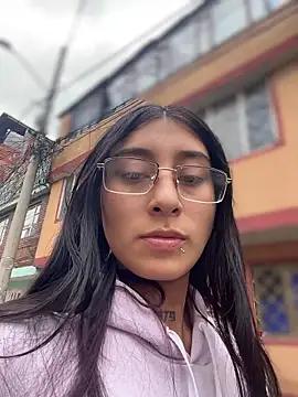 Violeet-Smith online show from April 17, 6:00 pm