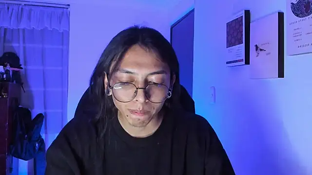 Snapshot of _Astrea_ chatting on February 9, 10:03 pm Astrea online show from February 9, 10:03 pm