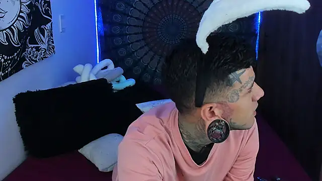 Snapshot of cleoo_jhonny chatting on November 7, 6:46 am cleoo jhonny online show from November 7, 6:46 am