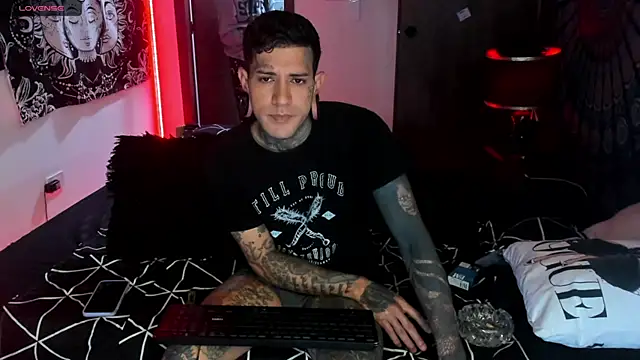 Snapshot of cleoo_jhonny chatting on November 20, 6:57 am cleoo jhonny online show from November 20, 6:57 am