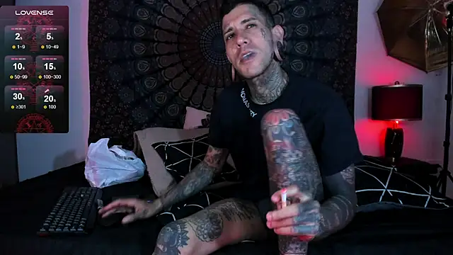 Snapshot of cleoo_jhonny chatting on January 15, 8:12 pm cleoo jhonny online show from January 15, 8:12 pm