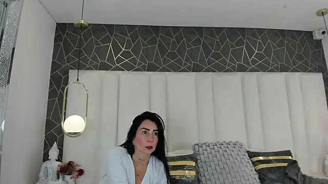 Snapshot of AnnieLove_ chatting on December 18, 12:00 pm AnnieLove online show from December 18, 12:00 pm