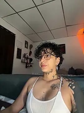 Snapshot of Abby_Evanns1 chatting on May 1, 1:37 pm Abby Evanns1 online show from May 1, 1:37 pm