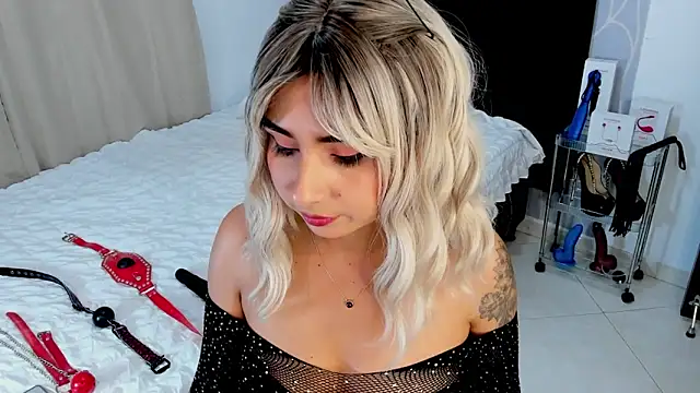 Emilyvalk  online show from February 4, 3:51 pm