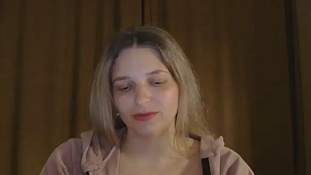 Snapshot of ElisSky301 chatting on April 25, 6:38 pm ElisSky301 online show from April 25, 6:38 pm