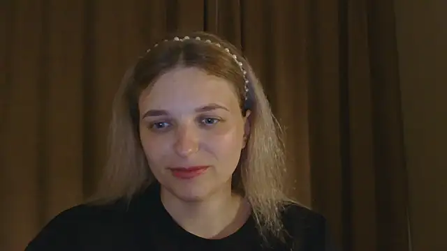 Snapshot of ElisSky301 chatting on May 10, 8:14 pm ElisSky301 online show from May 10, 8:14 pm