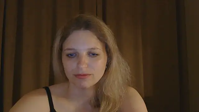 Snapshot of ElisSky301 chatting on May 22, 8:14 pm ElisSky301 online show from May 22, 8:14 pm