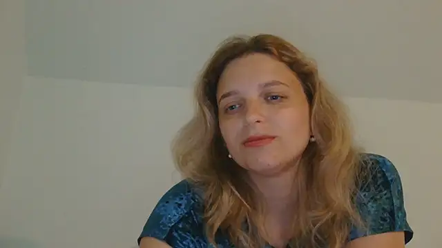 Snapshot of ElisSky301 chatting on May 30, 8:39 pm ElisSky301 online show from May 30, 8:39 pm