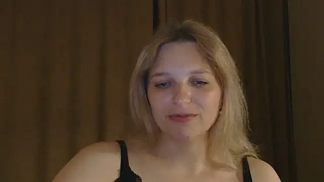 Snapshot of ElisSky301 chatting on June 5, 9:42 pm ElisSky301 online show from June 5, 9:42 pm