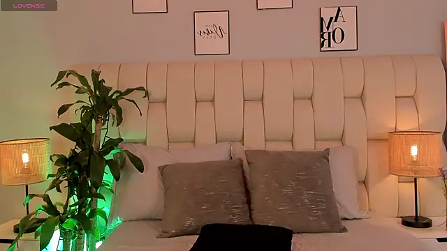 ameliebelle  online show from December 22, 2:03 pm