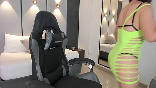 mia collins96 online show from March 1, 2:24 am