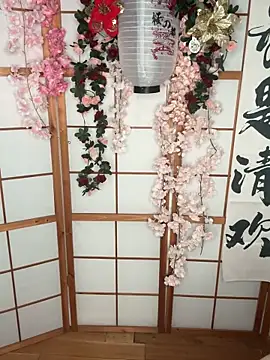 yum3doll online show from December 3, 7:45 pm