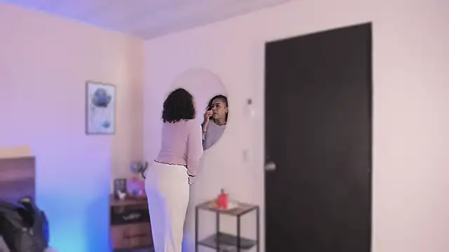 YariRose online show from November 29, 1:58 pm