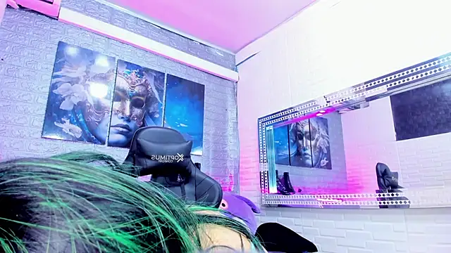 Jennfer Winson online show from December 22, 8:17 pm