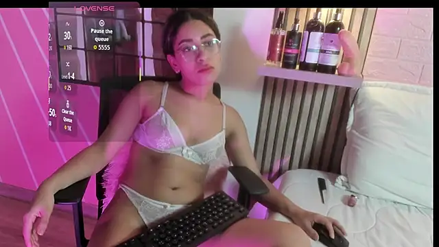 Snapshot of medussa_sexi chatting on February 12, 1:33 am medussa sexi online show from February 12, 1:33 am