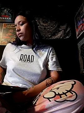 Isis Bathory online show from November 14, 3:33 pm