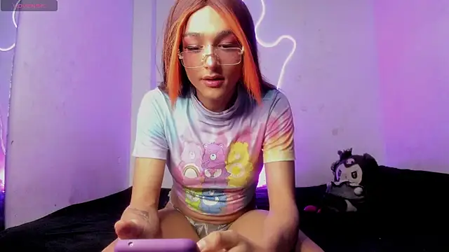 Mika  velvet online show from November 10, 9:03 pm