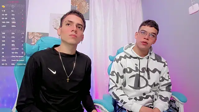 Snapshot of joaquin_and_jake_ chatting on October 22, 11:32 am joaquin and jake online show from October 22, 11:32 am