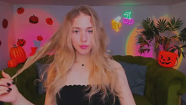 sassy cutie online show from November 3, 1:45 pm