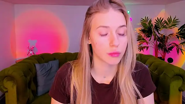 sassy cutie online show from November 18, 6:07 am