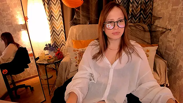  SilverMoon  online show from October 22, 8:47 am