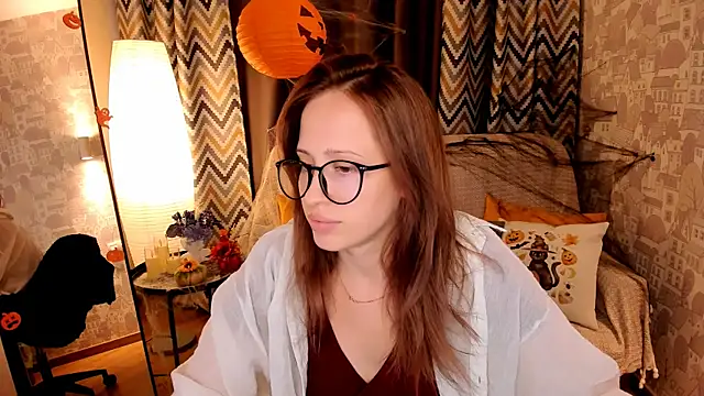  SilverMoon  online show from October 23, 8:46 am