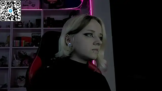 Holy Mistress S online show from May 22, 9:37 am
